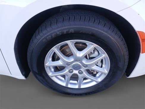 Used 2023 Chrysler Pacifica Touring-L image 16