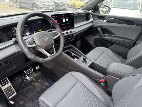 New 2026 Volkswagen Tiguan SE R-Line image 13