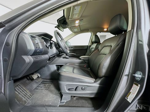 Used 2025 Nissan Pathfinder SL AWD/4WD image 13