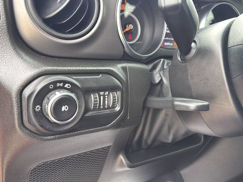 Used 2022 Jeep Wrangler Unlimited Sport AWD/4WD image 17