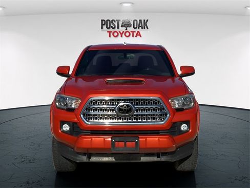 Used 2017 Toyota Tacoma TRD Sport w/ Tow Package image 2