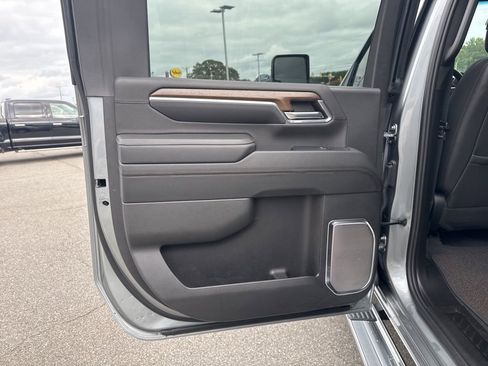 Used 2024 Chevrolet Silverado 2500 High Country w/ Z71 Off-Road Package image 16