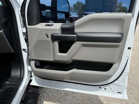 Used 2018 Ford F550 4x4 Regular Cab Super Duty image 12