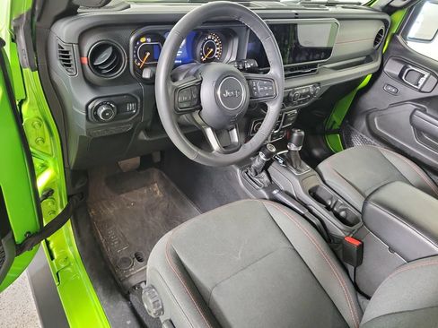 Used 2025 Jeep Wrangler Unlimited Rubicon w/ Safety Group AWD/4WD image 10