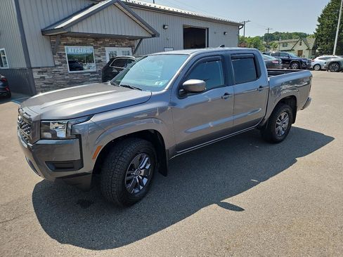 Used 2025 Nissan Frontier SV AWD/4WD image 8