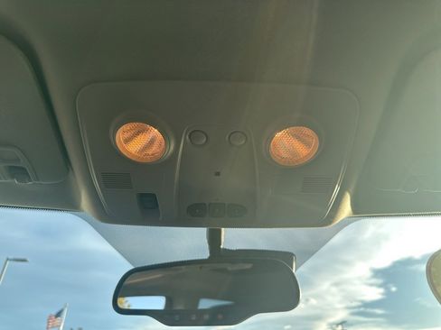 Used 2015 GMC Acadia SLT image 9