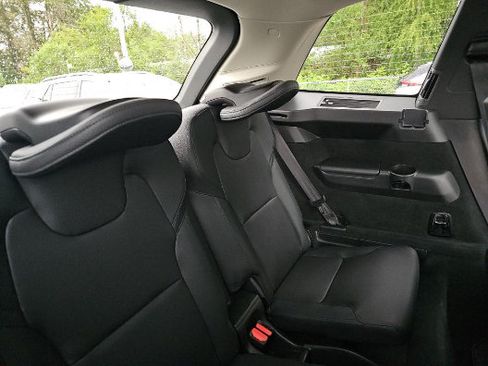 Used 2022 Volvo XC90 T6 Momentum w/ Advanced Package AWD/4WD image 5