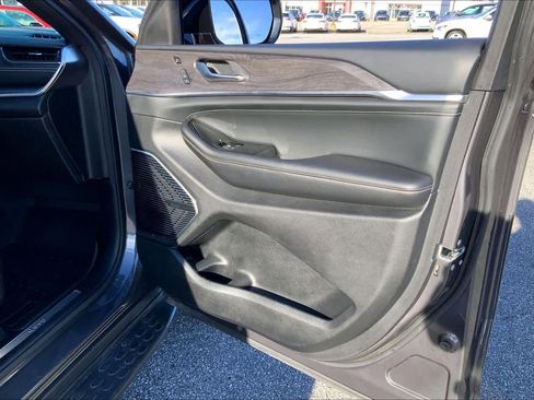 Used 2021 Jeep Grand Cherokee L Overland w/ Luxury Tech Group IV image 21