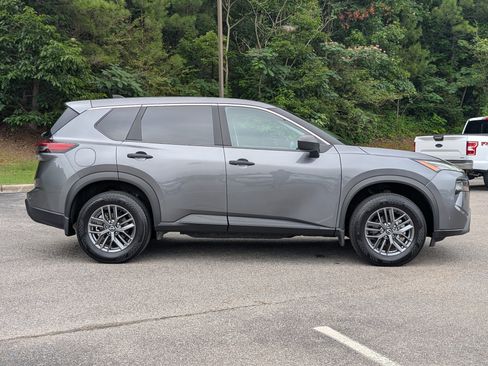 Used 2025 Nissan Rogue S AWD/4WD image 10