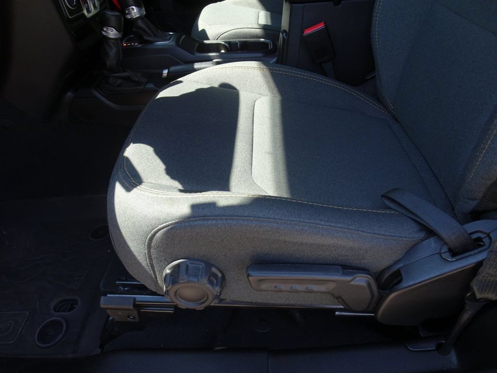 Used 2024 Jeep Wrangler Sport AWD/4WD image 9