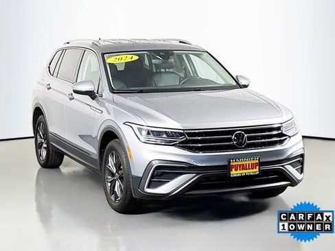 Used 2024 Volkswagen Tiguan SE image 1