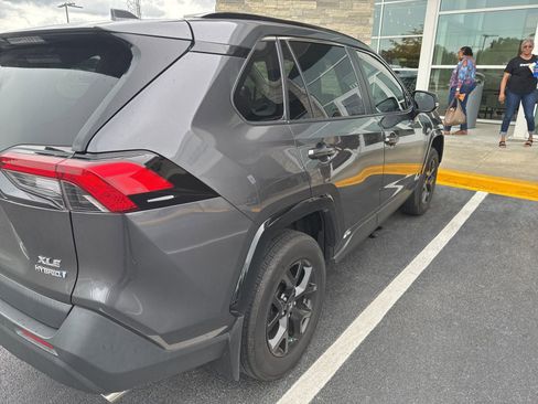 Used 2024 Toyota RAV4 XLE AWD/4WD image 7