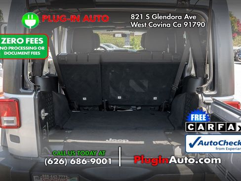 Used 2017 Jeep Wrangler Unlimited Sport w/ Connectivity Group AWD/4WD image 13