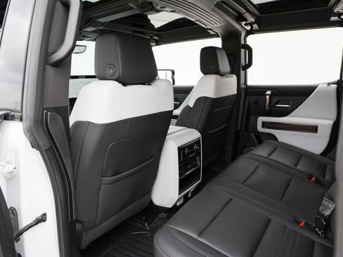 Used 2024 GMC Hummer EV 2X w/ Extreme Off-Road Package AWD/4WD image 31