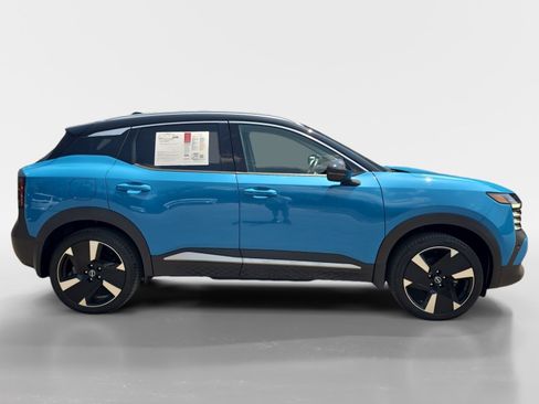 Certified 2025 Nissan Kicks SR FWD image 7