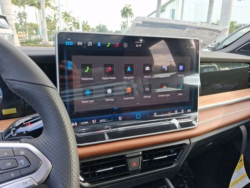 New 2026 Volkswagen Tiguan SEL R-Line image 9