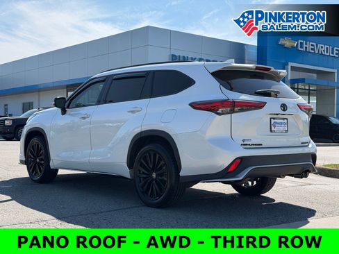 Used 2023 Toyota Highlander XSE AWD/4WD image 3