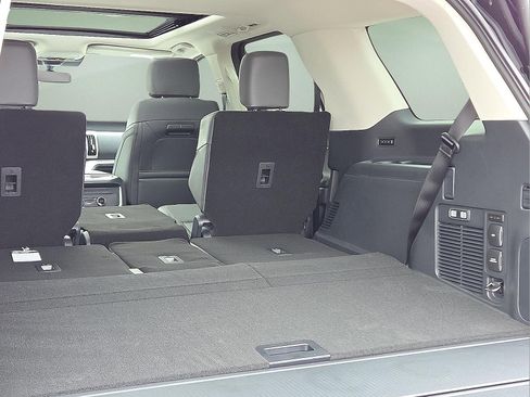 New 2025 Ford Expedition Active image 9