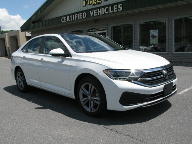 Used 2023 Volkswagen Jetta SE w/ Panoramic Sunroof Package FWD image 2