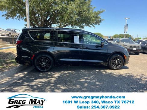 Used 2022 Chrysler Pacifica Touring-L FWD image 9