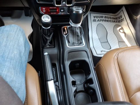 Used 2020 Jeep Wrangler Unlimited Rubicon AWD/4WD image 14
