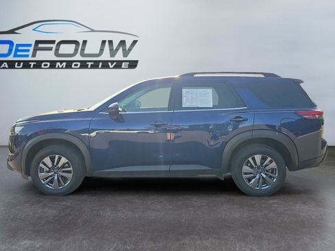 Used 2025 Nissan Pathfinder SV FWD image 6