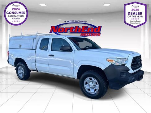 Used 2018 Toyota Tacoma SR image 1
