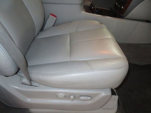 Used 2008 Chevrolet Avalanche LTZ w/ LTZ Preferred Equipment Group image 37