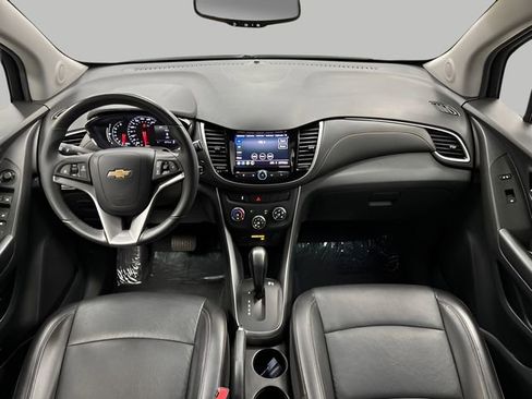 Used 2021 Chevrolet Trax LT w/ Premium Seat Package image 12