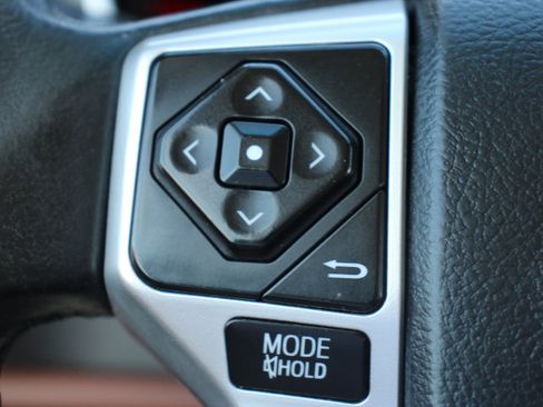 Used 2017 Toyota Sequoia Platinum RWD image 30
