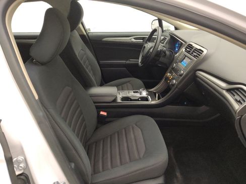 Used 2018 Ford Fusion SE FWD image 21