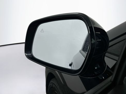 Used 2025 Kia Carnival FWD image 16