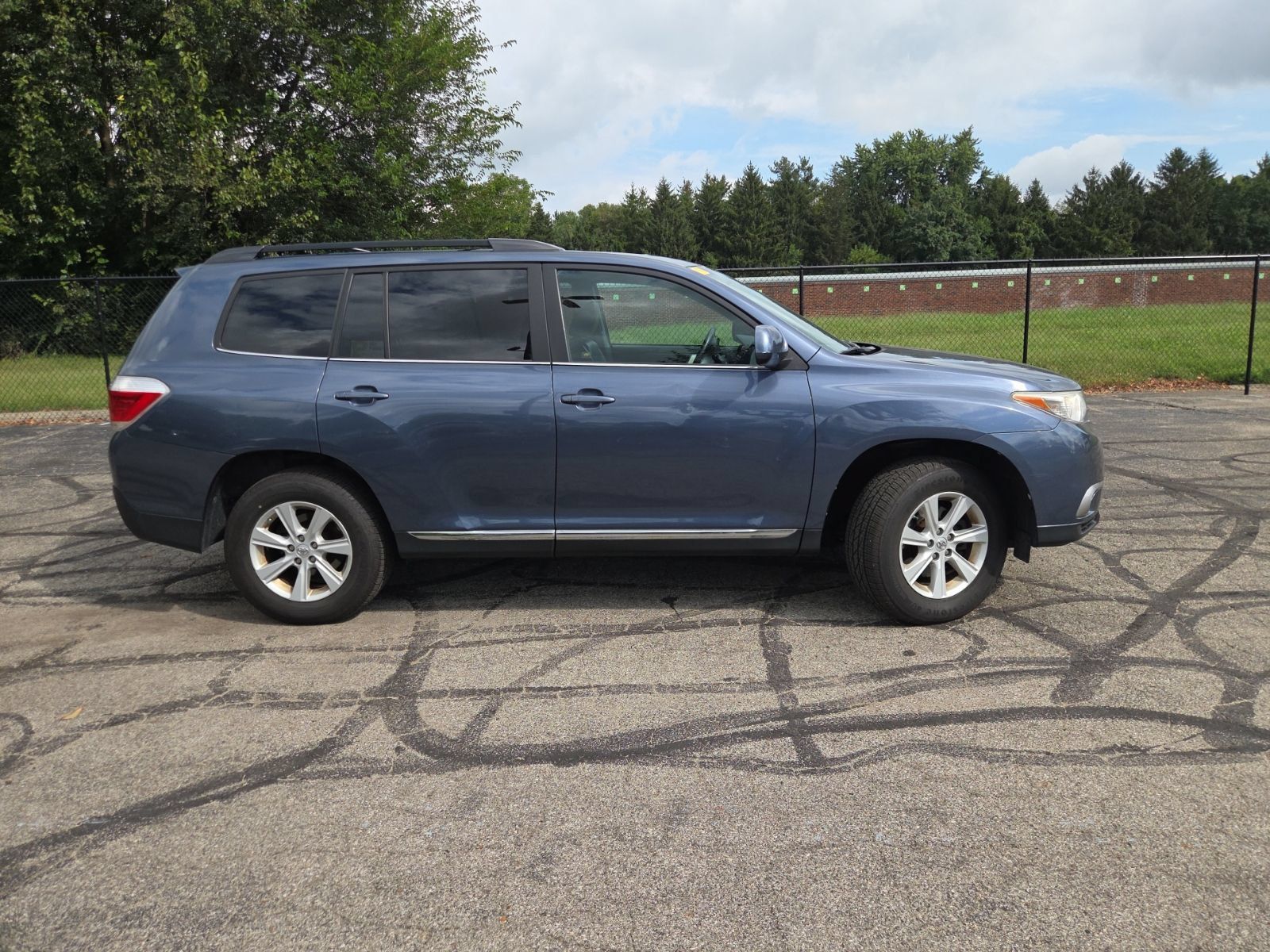 Used 2013 Toyota Highlander SE AWD/4WD image 2