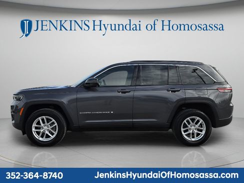 Used 2024 Jeep Grand Cherokee Laredo X w/ Luxury Tech Group I RWD image 8
