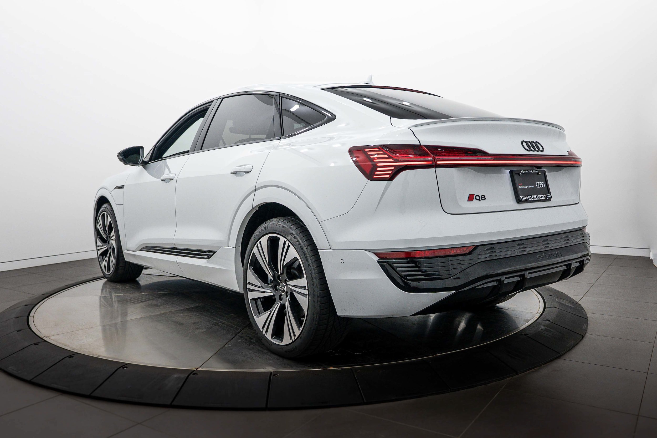 Used 2024 Audi Q8 e-tron Prestige w/ Prestige Package AWD/4WD image 5