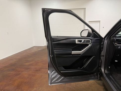 Used 2022 Ford Explorer XLT image 56