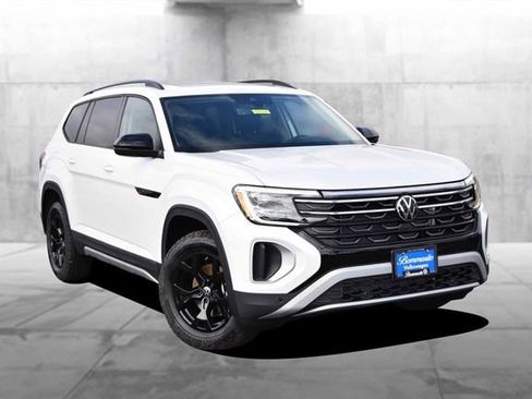 New 2026 Volkswagen Atlas Peak Edition image 2