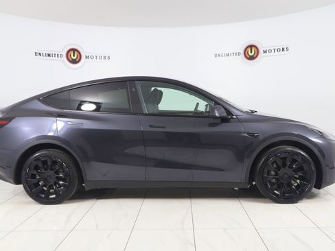 Used 2024 Tesla Model Y Long Range AWD/4WD image 2
