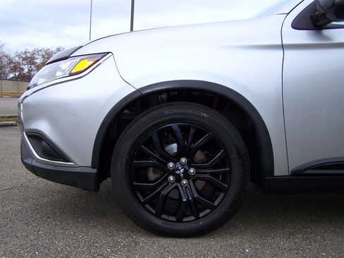 Used 2019 Mitsubishi Outlander LE image 20