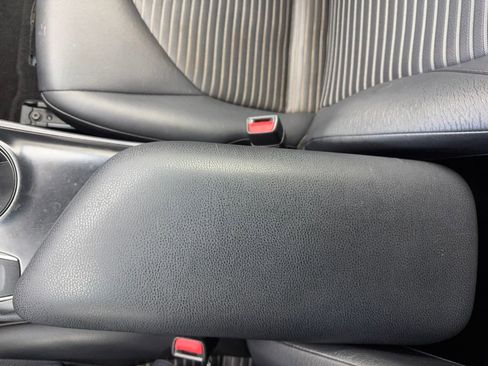 Used 2018 Toyota Camry SE image 29