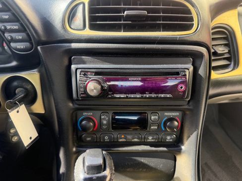 Used 2002 Chevrolet Corvette Coupe w/ Preferred Equipment Group2 image 17