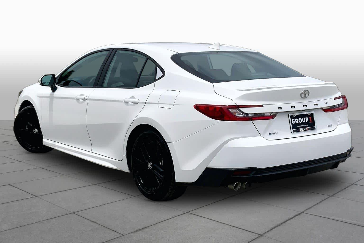 Used 2025 Toyota Camry SE FWD image 12
