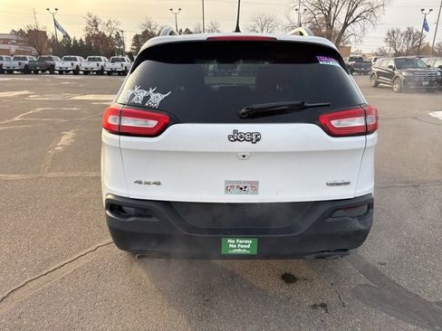 Used 2018 Jeep Cherokee Latitude w/ Cold Weather Group image 7