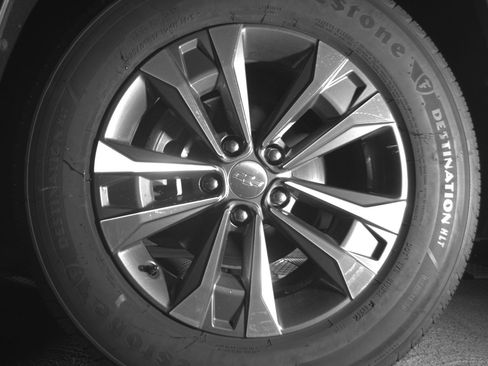 Used 2025 Chevrolet Equinox LT FWD image 12