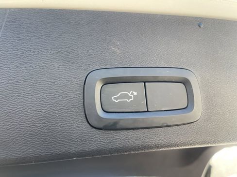 Used 2020 Volvo XC40 T5 Momentum image 24