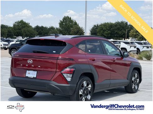 Used 2025 Hyundai Kona SEL FWD image 4