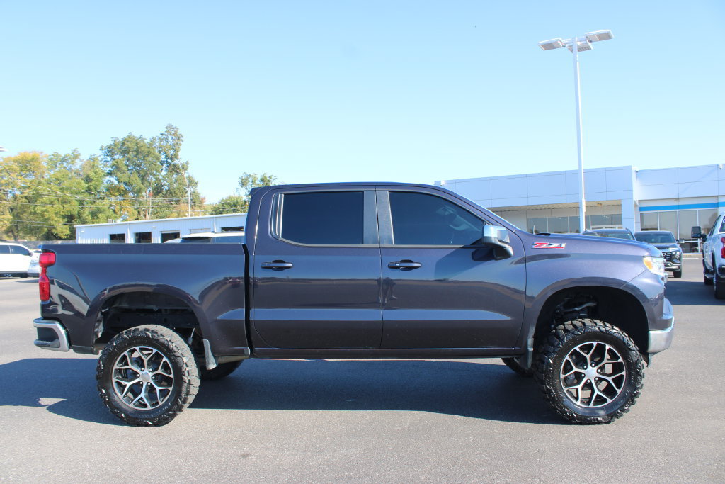 Used 2022 Chevrolet Silverado 1500 LT w/ Z71 Off-Road Package AWD/4WD image 11