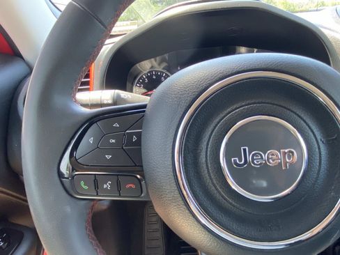 Used 2022 Jeep Renegade Latitude AWD/4WD image 26