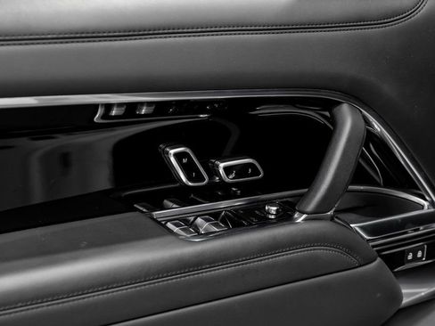 Used 2023 Land Rover Range Rover SE image 39