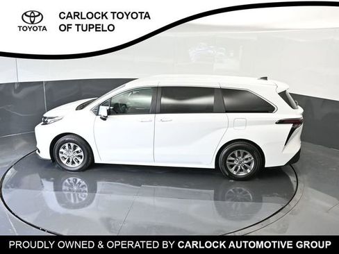 Used 2026 Toyota Sienna LE FWD image 49